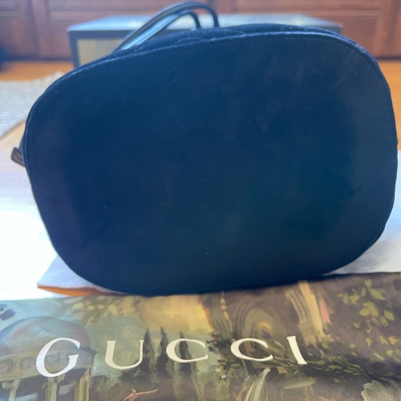Gucci GG Marmont Matelasse Velvet Bucket Bag - Picture 5 of 7